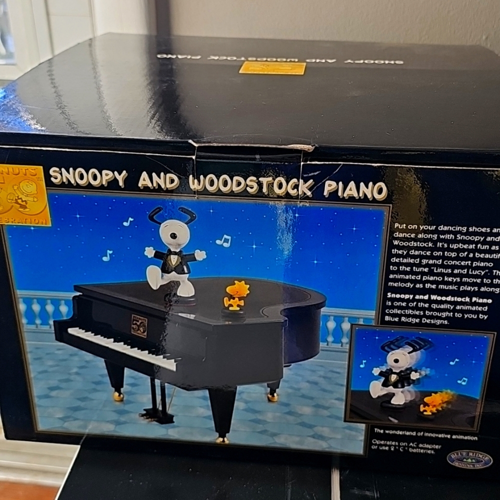 The Peanuts 50th Anniversary Snoopy and Woodstock Piano, plays music
